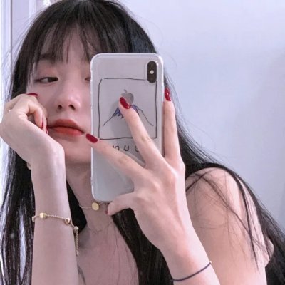 校服的裙摆